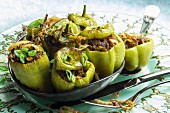 Stuffed, gratinated mini peppers with roasted onions