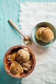 Cinnamon and biscuit ice cream
