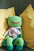 Frog soft toy hand-knitted in green wool