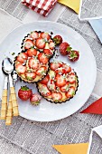 Vanilla cream tartlets with strawberries