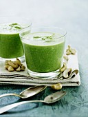 Pea soup with cashew nuts