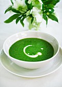 Spinach soup with sour cream