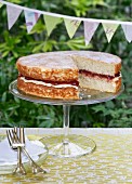 Victoria sponge cake with jam and buttercream (England)