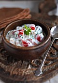 Yoghurt with chicken and tomatoes (India)