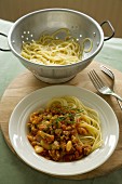 Spaghetti mit Rindfleisch und Bohnen