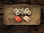 Sushi with tuna fish and sesame seeds