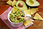 Guacamole mit Tortillachips (Mexiko)