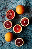 Blood oranges, whole and halved (seen from above)