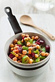 Chickpea and beetroot salad with green beans