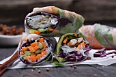 Summer rolls, filled with vegetables and prawns (close-up)