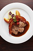 Glazed veal liver with apple, bacon and mashed potatoes (Austria)