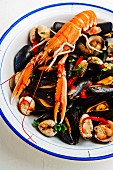 Mixed mussels with scampi