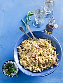 Tagliatelle mit Hähnchen, Champignons und Sahnesauce