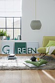 DIY-Dreiteiler mit Schrift 'Green' als Wanddeko
