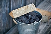 Charcoal and chunks of wood – alternatives for grilling