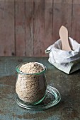 Yeast flakes – thickening agent for making vegan cheese and sausages