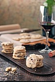 Olive sables with red wine