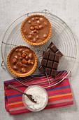 Chocolate tartlets with nuts