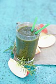 A chickweed smoothie with apple