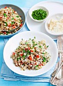 Risotto mit Rinderhackfleisch, Paprika, Erbsen und Parmesan