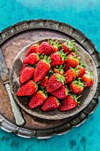 Fresh strawberries in a bowl on a tray