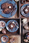 Brownies mit Kakao und Rosinen zu Ostern