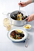 Spaghetti with mussels, chilli, parsley and white wine