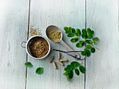 Various forms of moringa (capsules, powder, tea)