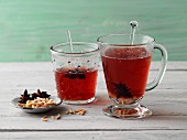 Roter Johannisbeer-Punsch mit Moringablatt-Tee