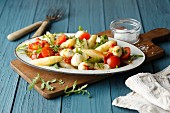 Asparagus salad with rocket, tomatoes, mozzarella and pesto (simple glyx)