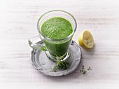 Pear, spinach and cress smoothie
