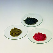 Coloured forms of chromium (III) chlorate