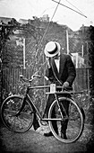 Bicycle radio antenna,1914