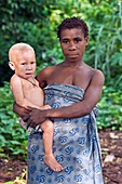 BaAka mother with albino son
