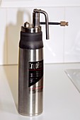 Liquid nitrogen cryotherapy flask