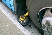 Guided busway wheel mechanism