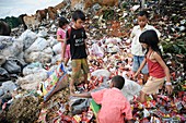 Landfill scavenging,Indonesia