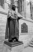 Sir Richard Owen,museum statue