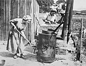 Women tending fat boilers,WWI