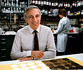 Dr. Robert Gallo,US virologist