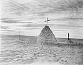 Scott's polar party burial cairn,1912