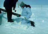 Extracting ice core from drilling apparatus