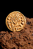 8th-century gold coin