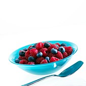 Blueberries and raspberries in a bowl
