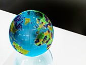 Inflatable globe