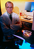 Professor Ara Hovanessian,French AIDS researcher