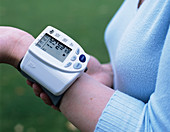 Portable blood pressure monitor