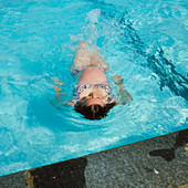 Woman 24 weeks pregnant swimming in pool