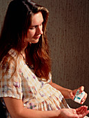 Pregnant woman taking folic acid (vitamin B)