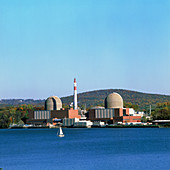 Pressurised water reactor nuclear power station